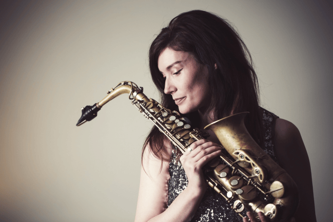 Sarah sax player - Photo 8