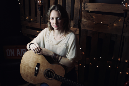 Elie Rees singer-songwriter-guitarist