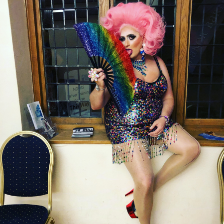 Miss Tish Ewe - Photo 6