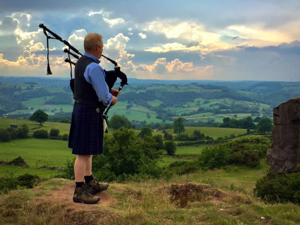 The Derbyshire Piper - Bagpiper - Photo 2