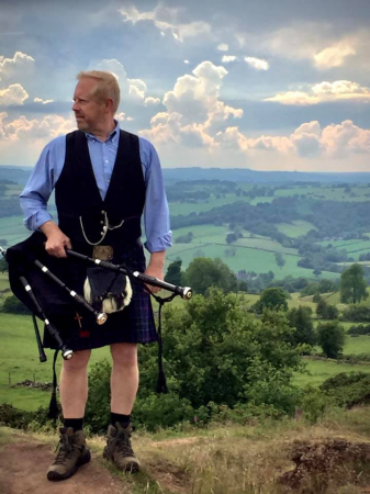 The Derbyshire Piper - Bagpiper - Photo 3