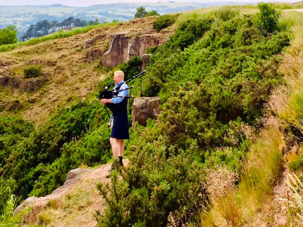 The Derbyshire Piper - Bagpiper - Photo 4