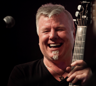 Gordon Mark Webber - Singing guitarist 