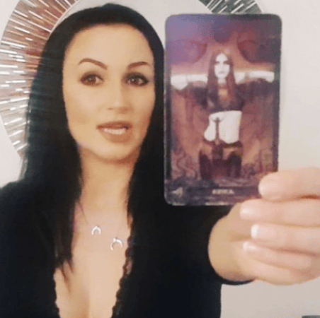 Nicola Kelleher Fortune Teller - Photo 18