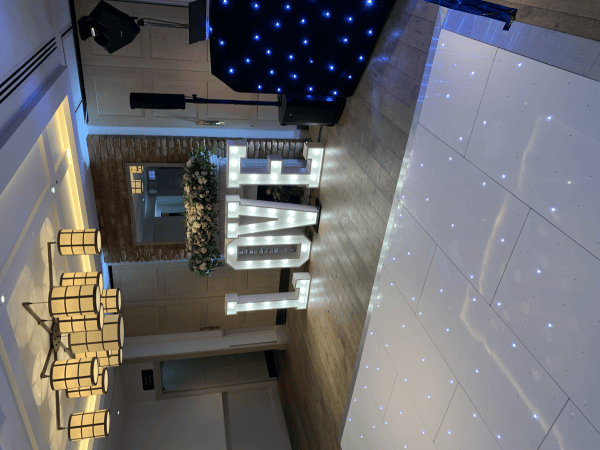 Wedding package, dancefloor booths, letters & cart - Photo 15