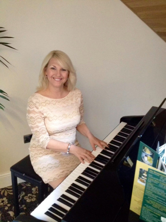 Lynne Fox - Photo 2