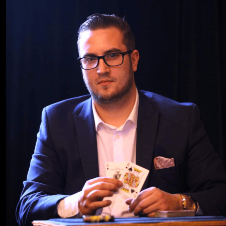 Profession Close Up Magician - Photo 7