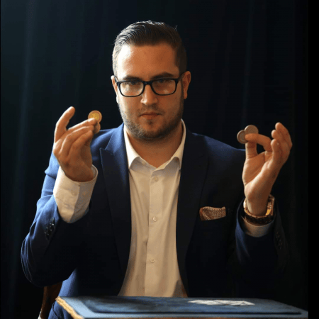 Profession Close Up Magician - Photo 8