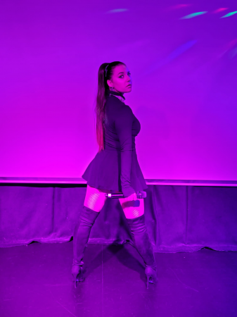 Always Ariana - Photo 3