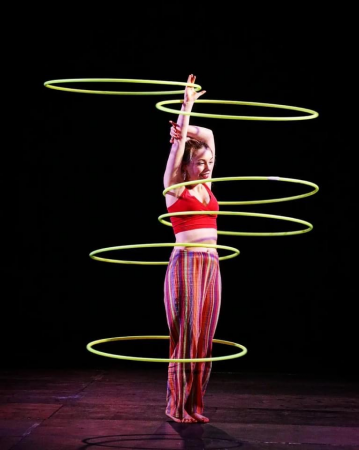 Circle Spectacular Hoop Act  - Photo 3