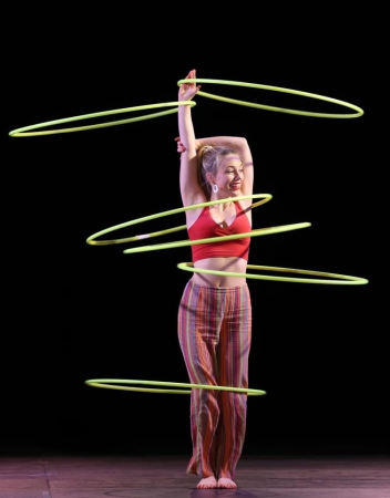 Circle Spectacular Hoop Act  - Photo 4