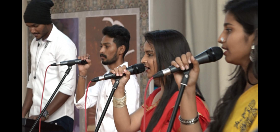 Singer - Photo 8