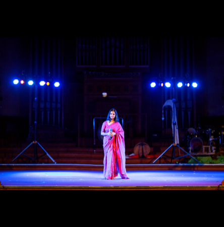 Singer - Photo 10