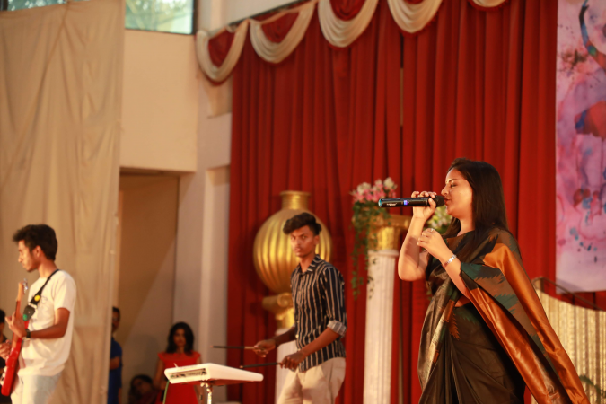 Singer - Photo 17