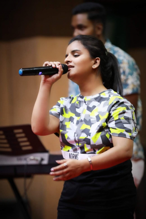 Singer - Photo 32