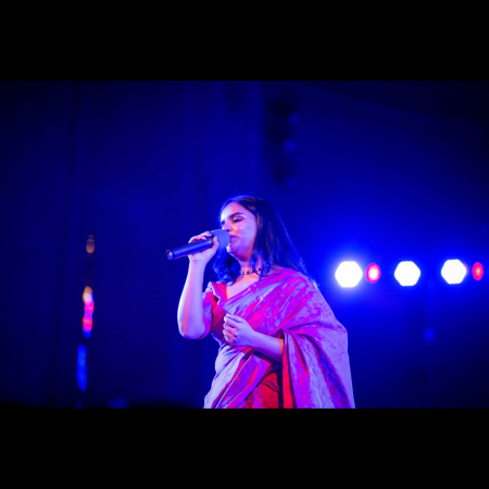 Singer - Photo 37
