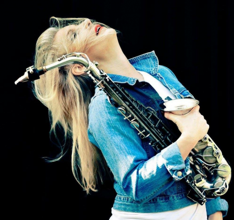 Liz Monroe - Photo 6