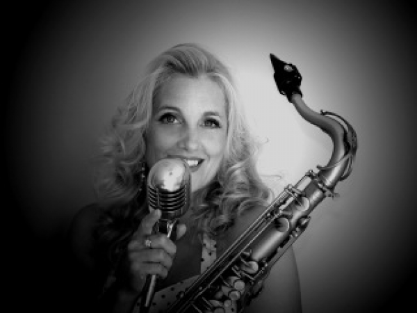 Liz Monroe - Photo 7