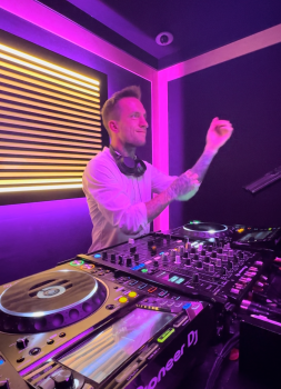 Wedding, Party & Event DJ - High & Positive Vibes