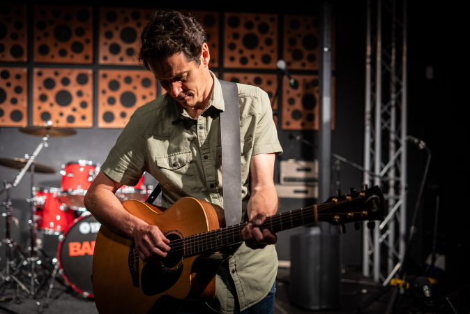 Tim Young - Singer and Guitarist  - Photo 2