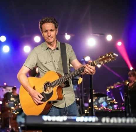 Tim Young - Singer and Guitarist  - Photo 3