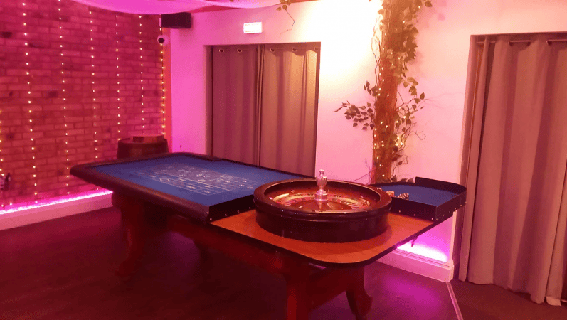 Casino Table Hire - Photo 7