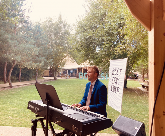 Mark Thompson - Wedding Pianist - Photo 6