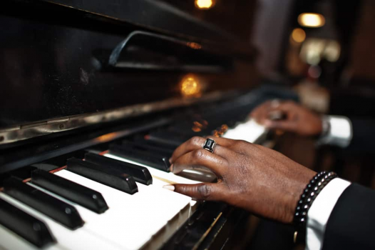 Keyboardist/ pianist 