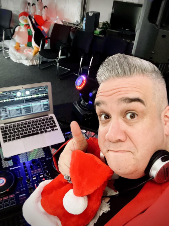 Tony James Mobile Disco - Photo 6