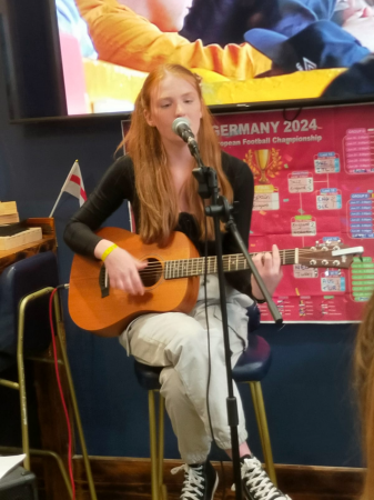 Ellie Sings - Photo 4