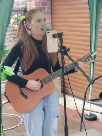Ellie Sings - Photo 6