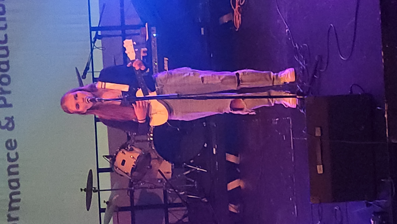 Ellie Sings - Photo 8