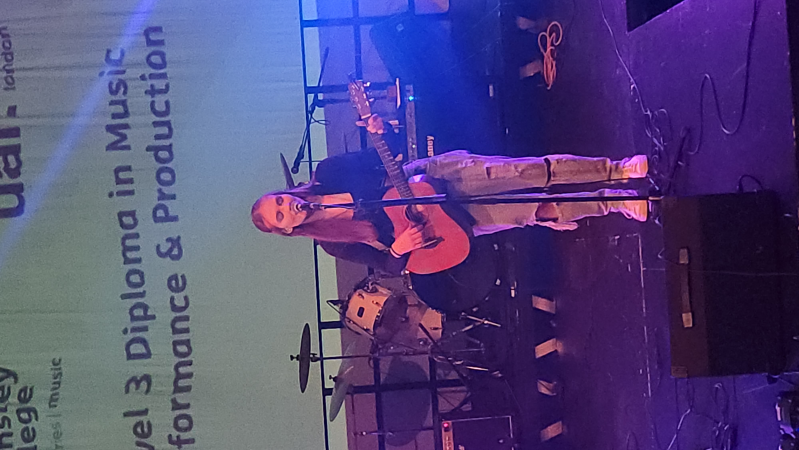Ellie Sings - Photo 9
