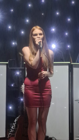 Ellie Sings - Photo 17