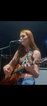 Ellie Sings