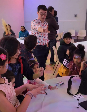 Closeup Magic Performance - Photo 5