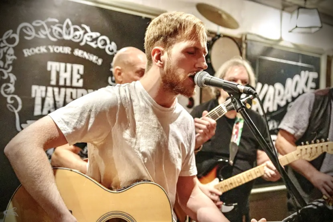 Damien Performs All Your Favourite Songs - Photo 3