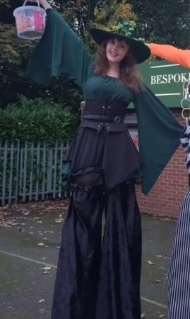 Kirsten - Stilt Walker - Photo 2