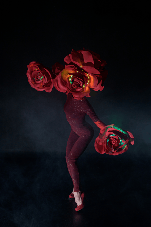 ALIATRIX | Flower Walking Act - Photo 5