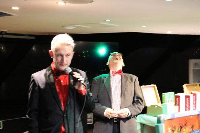 Tom Elliott - Corporate Host & Comedy Magician - Photo 2