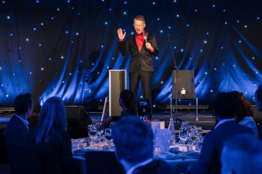 Tom Elliott - Corporate Host & Comedy Magician