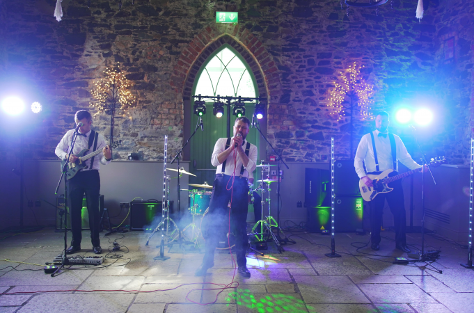 Hot Ticket Party Band - Photo 3