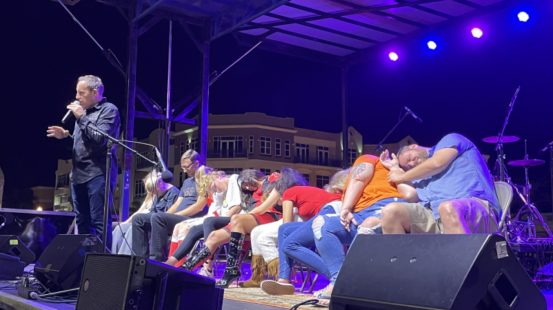 Incredible Hypnotist Richard Barker - Photo 2