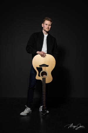 Jamie Felton Singer/Guitarist - Photo 4