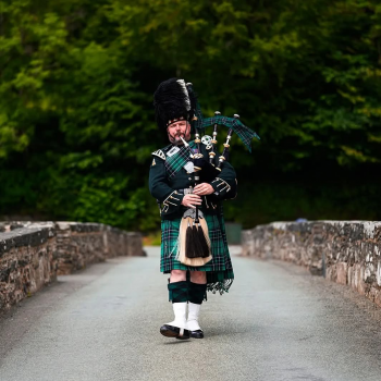 Andrew Brian - Highland Bagpiper